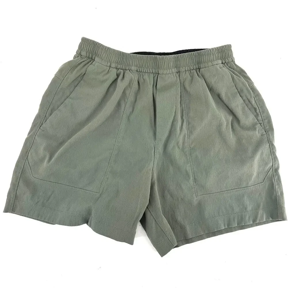 Lululemon Relaxed Fit‎ Green Pull-On Shorts Women's S Zippered Pockets